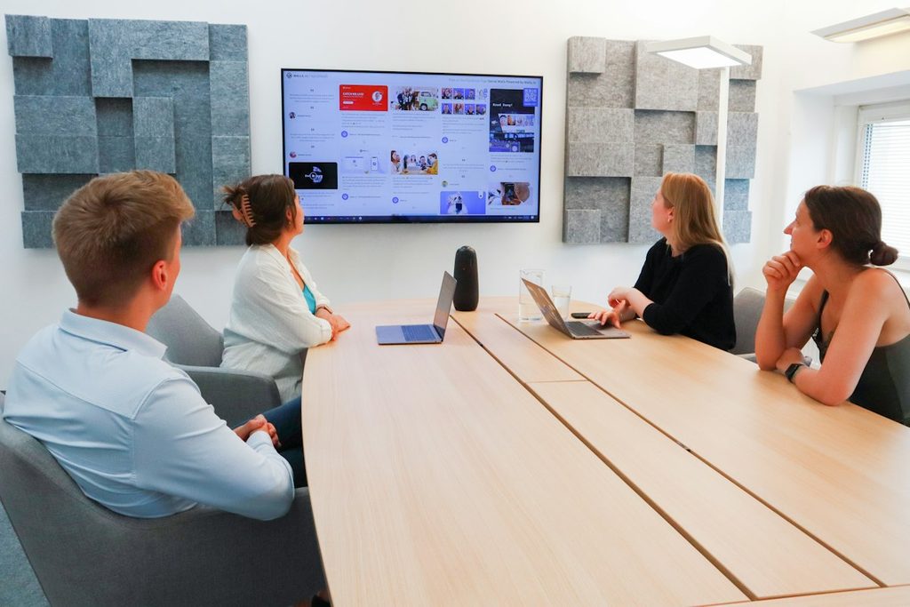 Réunion d&rsquo;équipe hors les murs : quand sortir du bureau et comment louer la bonne salle ?